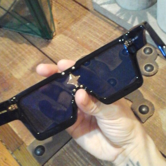 Louis Vuitton Cyclone Sunglasses - Picture 5 of 10